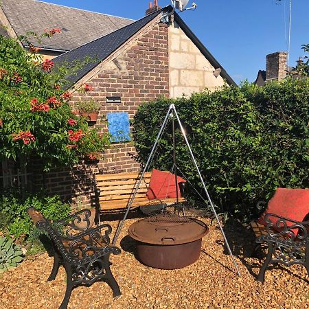 Saint-Pierre-du-Lorouër ル シャトン ルージュ Bed & Breakfast エクステリア 写真