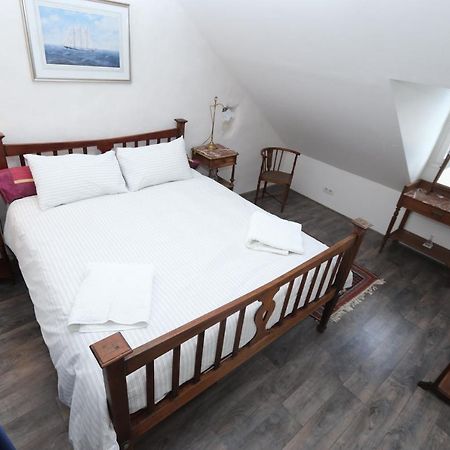 Saint-Pierre-du-Lorouër ル シャトン ルージュ Bed & Breakfast エクステリア 写真