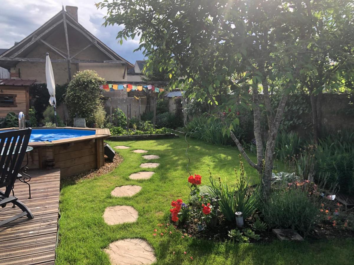Saint-Pierre-du-Lorouër ル シャトン ルージュ Bed & Breakfast エクステリア 写真