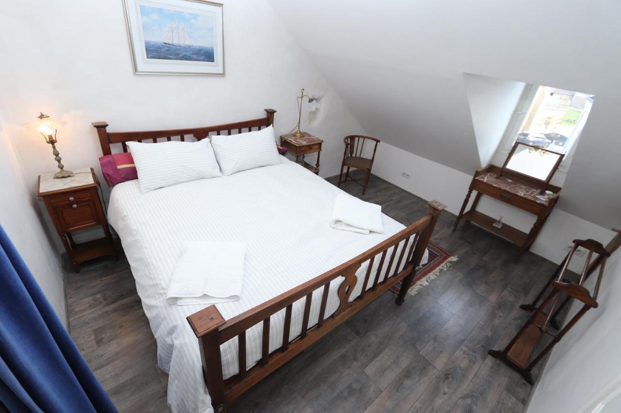 Saint-Pierre-du-Lorouër ル シャトン ルージュ Bed & Breakfast エクステリア 写真