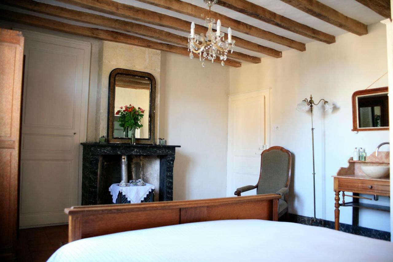 Saint-Pierre-du-Lorouër ル シャトン ルージュ Bed & Breakfast エクステリア 写真