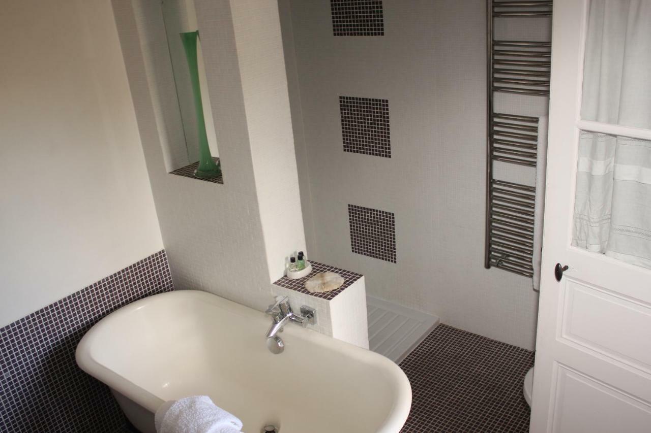 Saint-Pierre-du-Lorouër ル シャトン ルージュ Bed & Breakfast エクステリア 写真