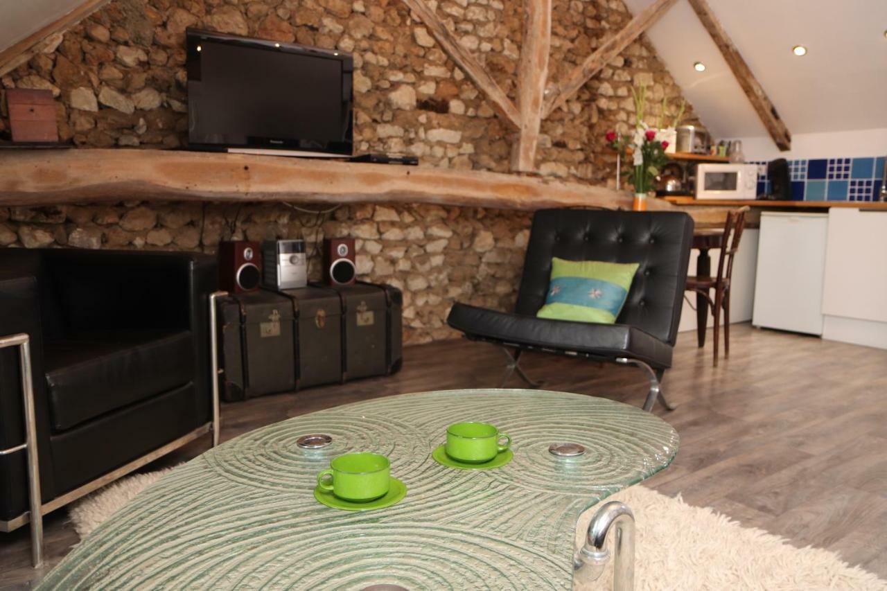 Saint-Pierre-du-Lorouër ル シャトン ルージュ Bed & Breakfast エクステリア 写真