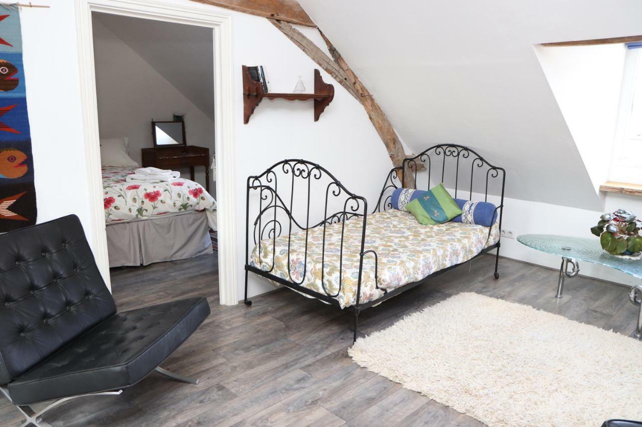 Saint-Pierre-du-Lorouër ル シャトン ルージュ Bed & Breakfast エクステリア 写真